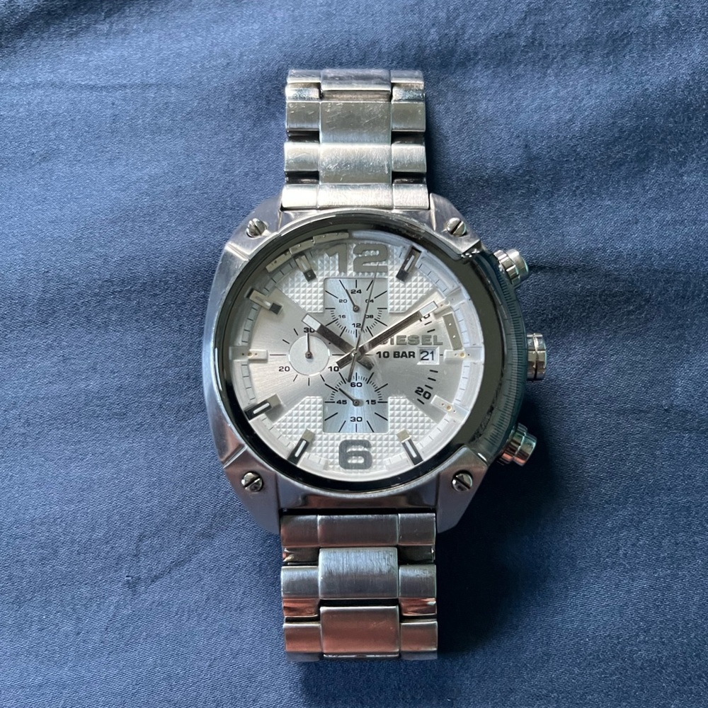 DIESEL MEN’s STYLISH SILVER WATCH